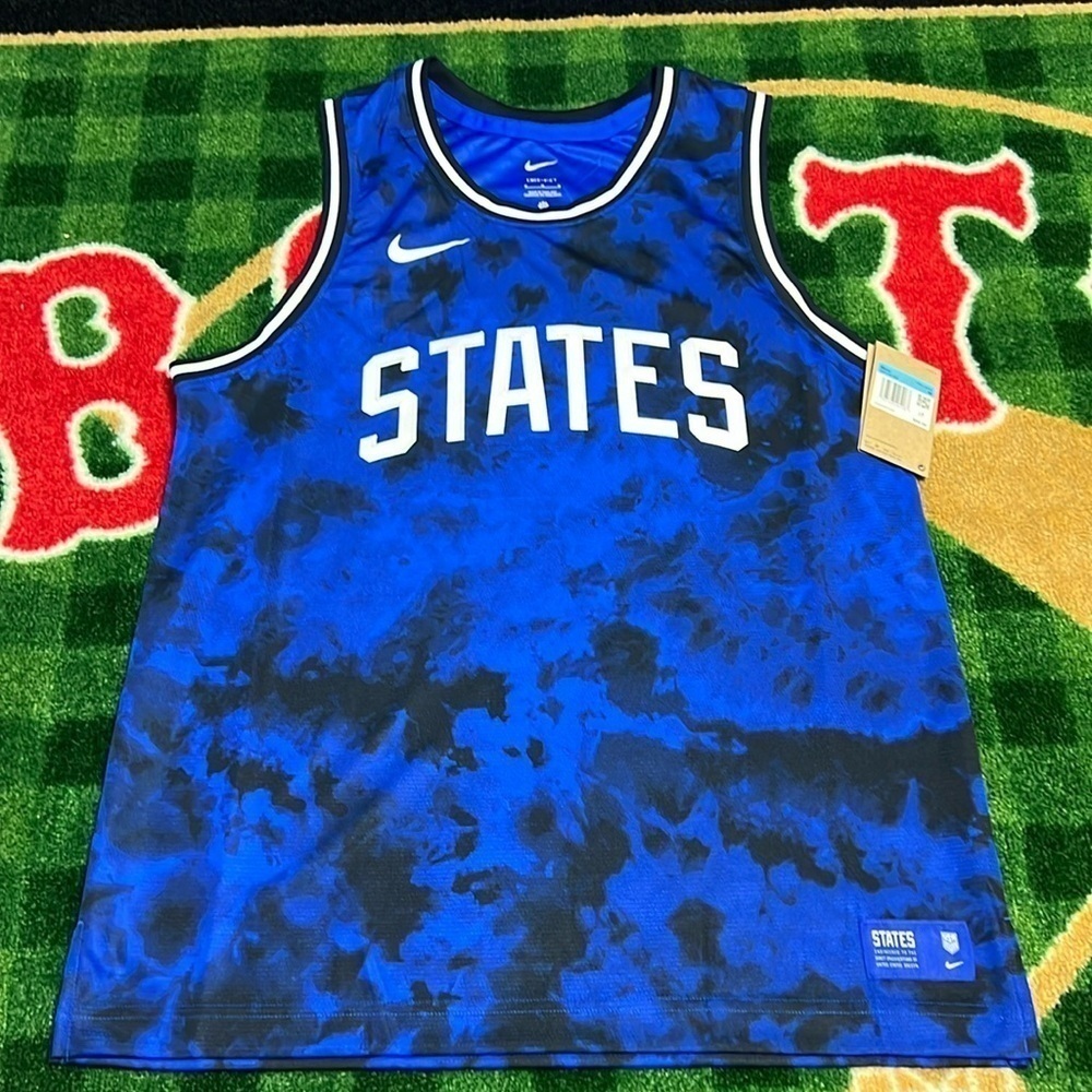 Nike USA National Soccer Team Sz M Basketball Jersey STATES NWT DN1134-452 USMNT